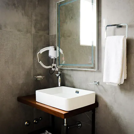 Moulin Bleu Otel Tiran