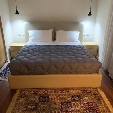 Moulin Bleu تيرانا