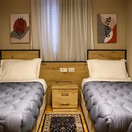 Moulin Bleu 3* تيرانا